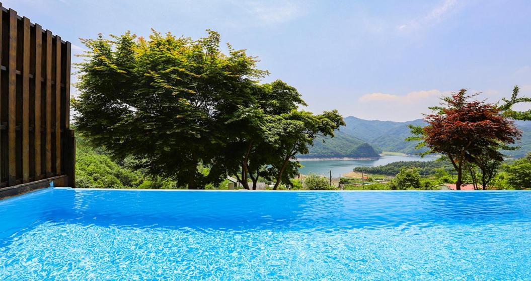Penatess Pool Villa Chungju Exteriör bild