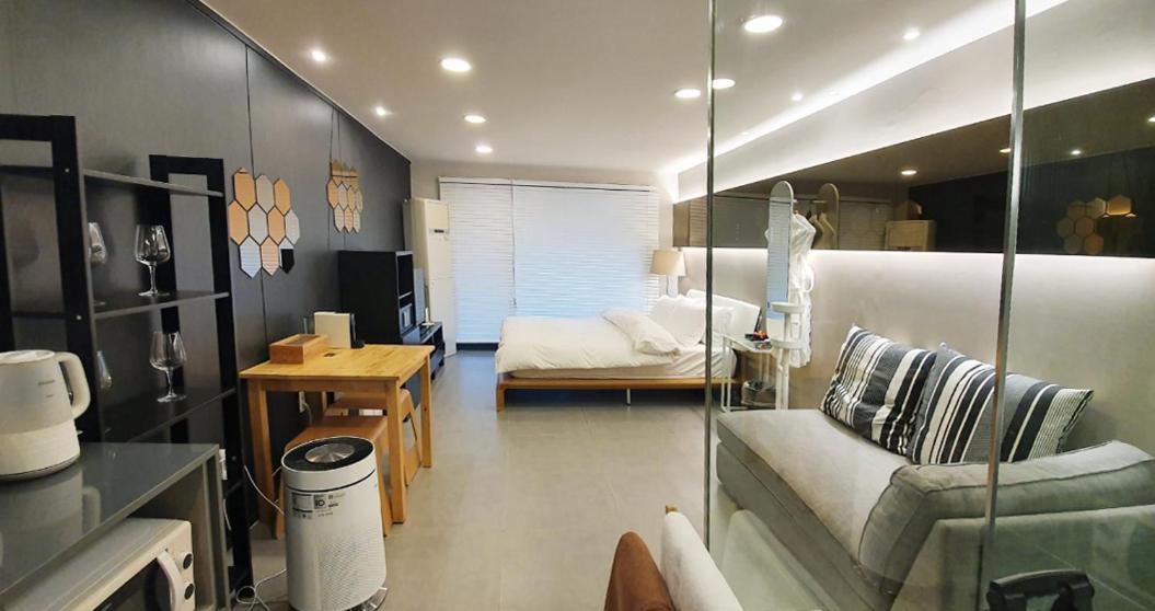 Penatess Pool Villa Chungju Exteriör bild