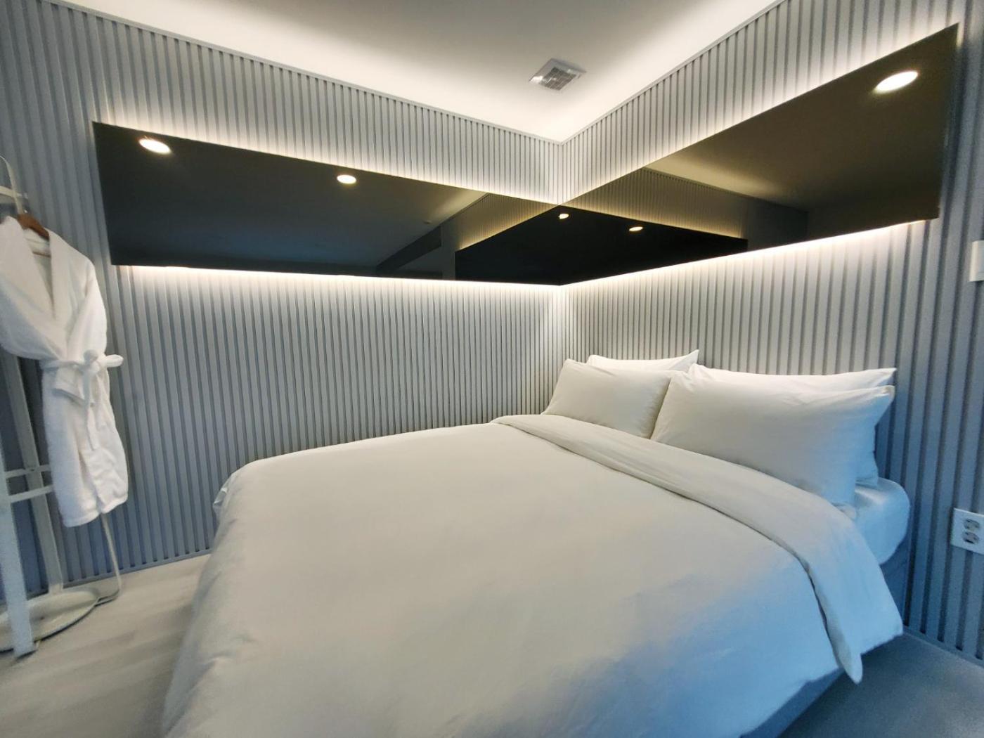 Penatess Pool Villa Chungju Exteriör bild
