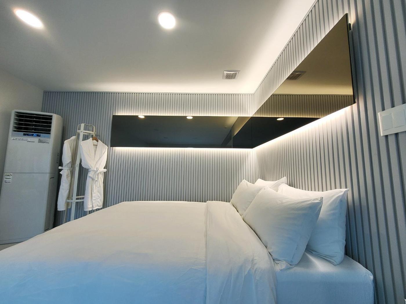 Penatess Pool Villa Chungju Exteriör bild