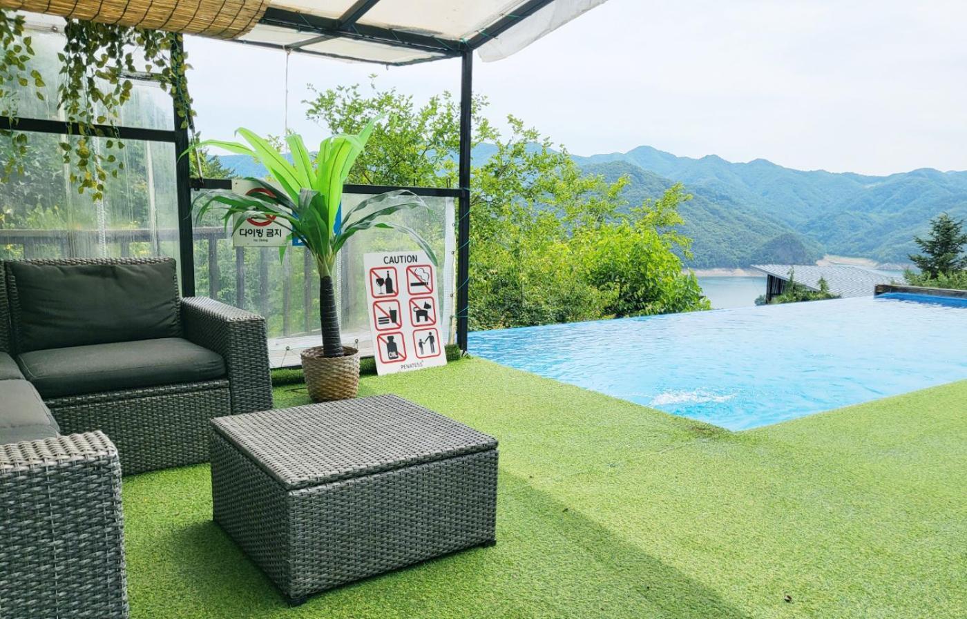Penatess Pool Villa Chungju Exteriör bild