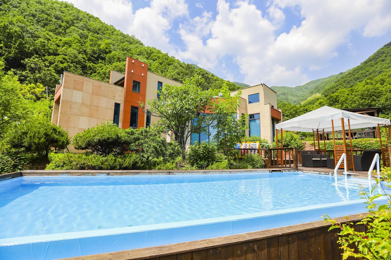 Penatess Pool Villa Chungju Exteriör bild