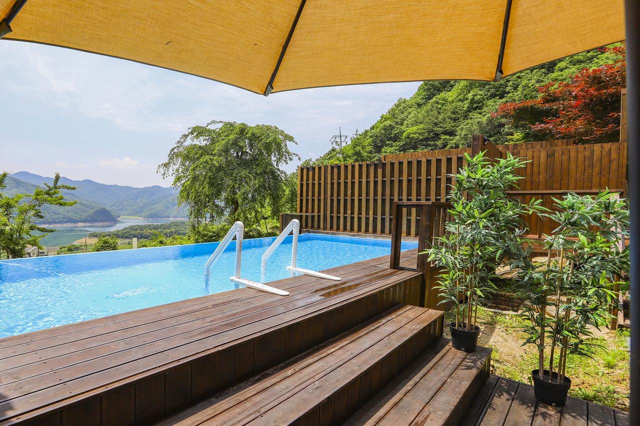 Penatess Pool Villa Chungju Exteriör bild